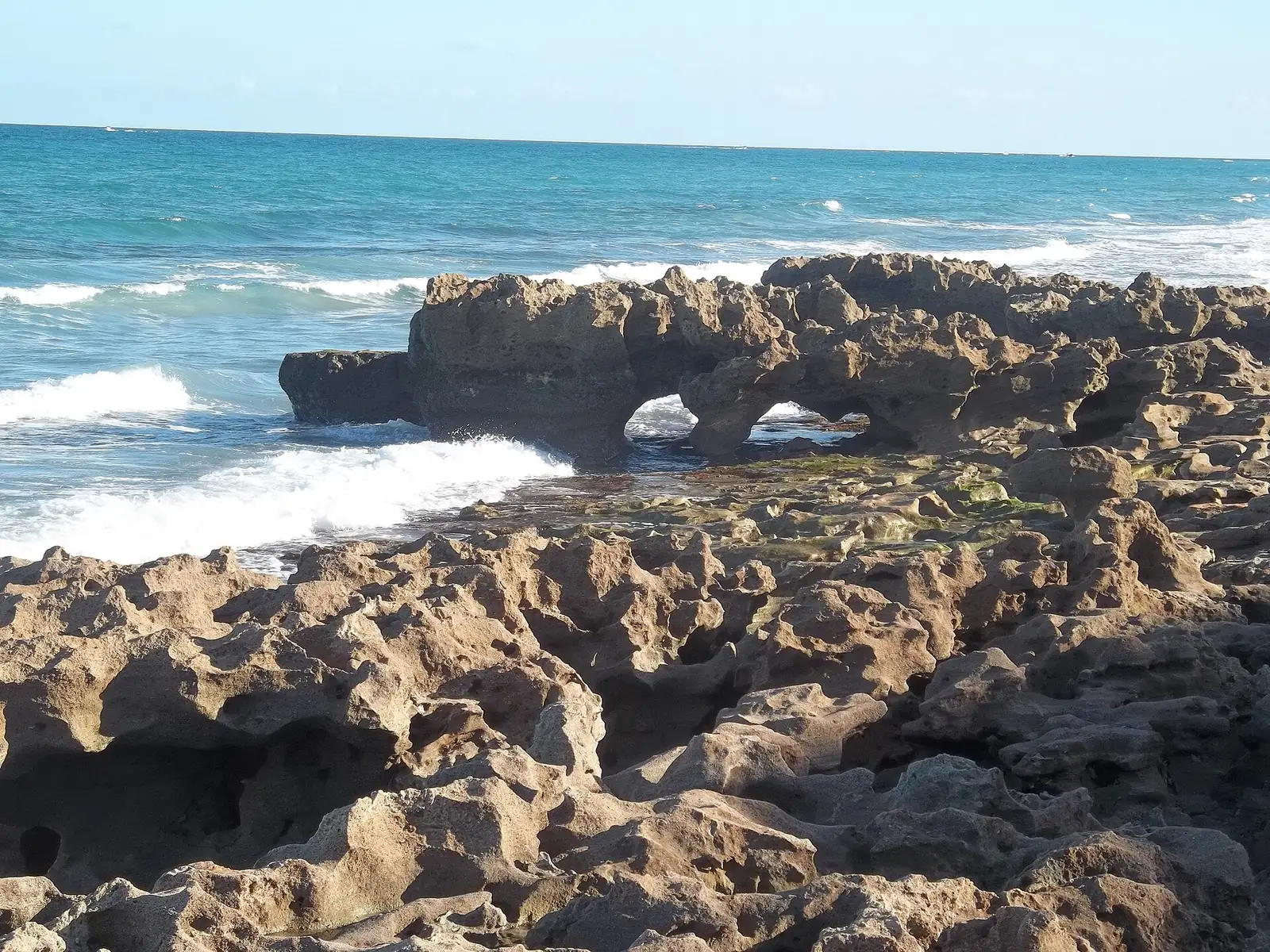 Surf breaking over the rock formations at Coral Cove Park on Jupiter Island