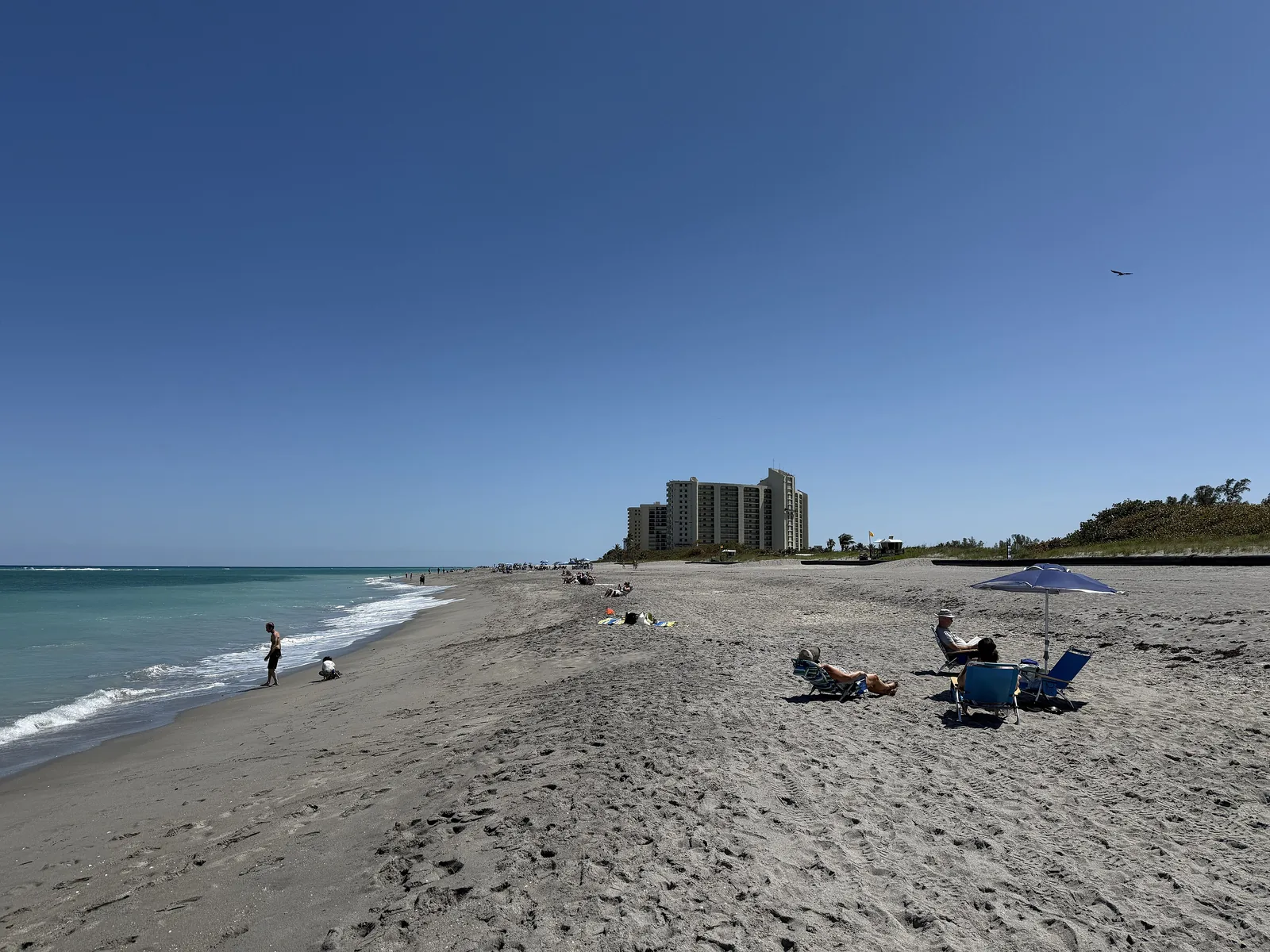 The beach at Jupiter Beach Park, looking south along the A1A beachfront in Jupiter